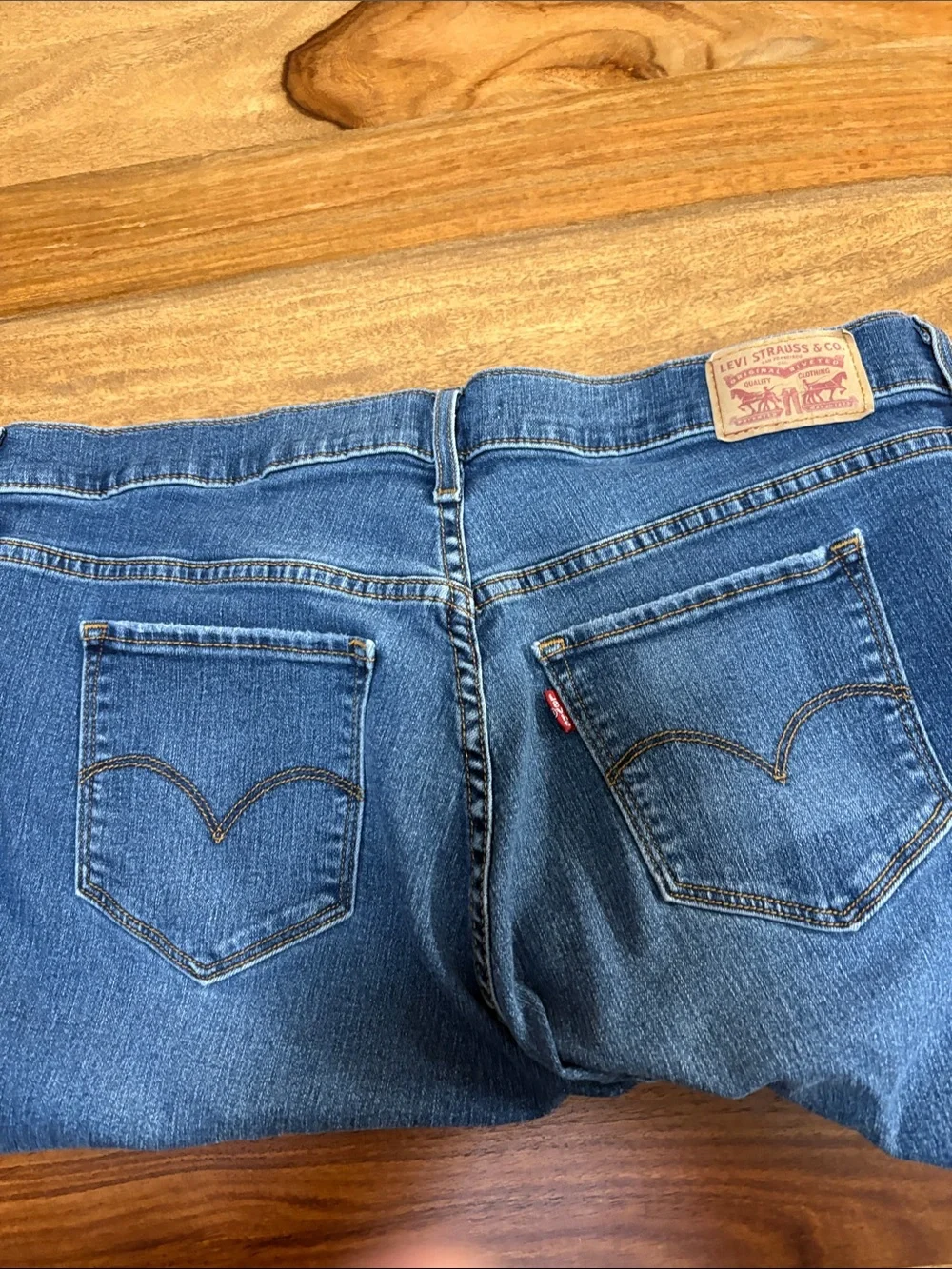 Levi's Women's Medium Blue Straight Crop Jeans